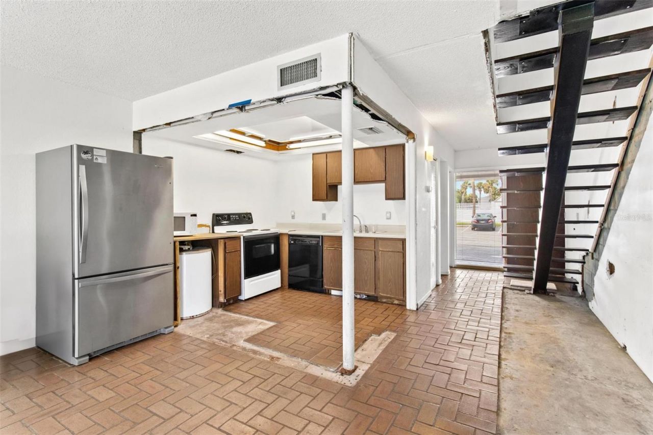 2075 Lakewood Club Drive S, Unit 6A, Saint Petersburg, FL 33712 Photo