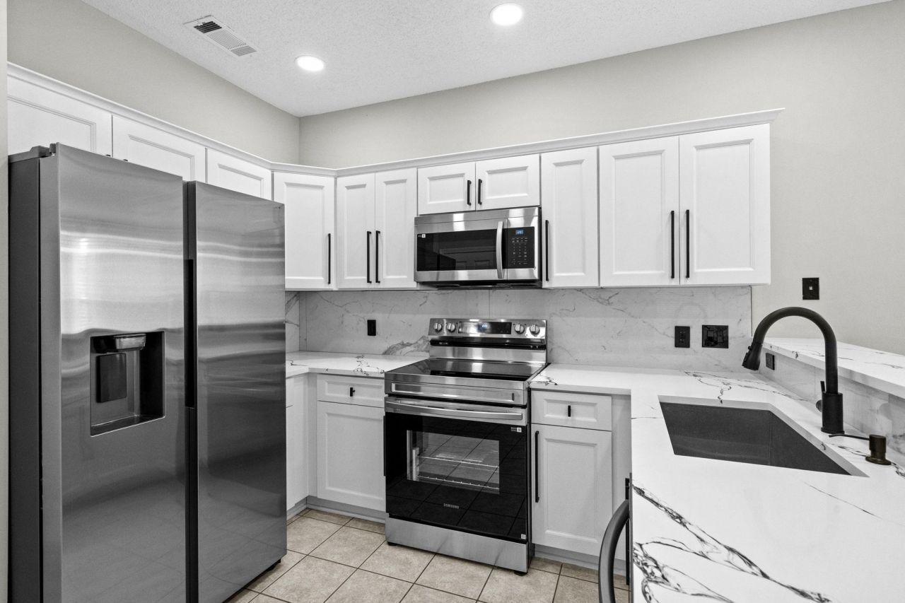 1990 Cross Gate Blvd. Photo 3