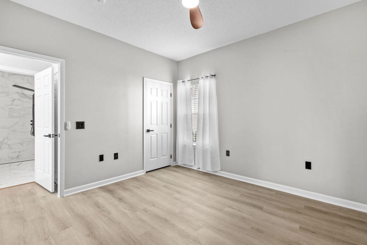 1990 Cross Gate Blvd. Photo 30