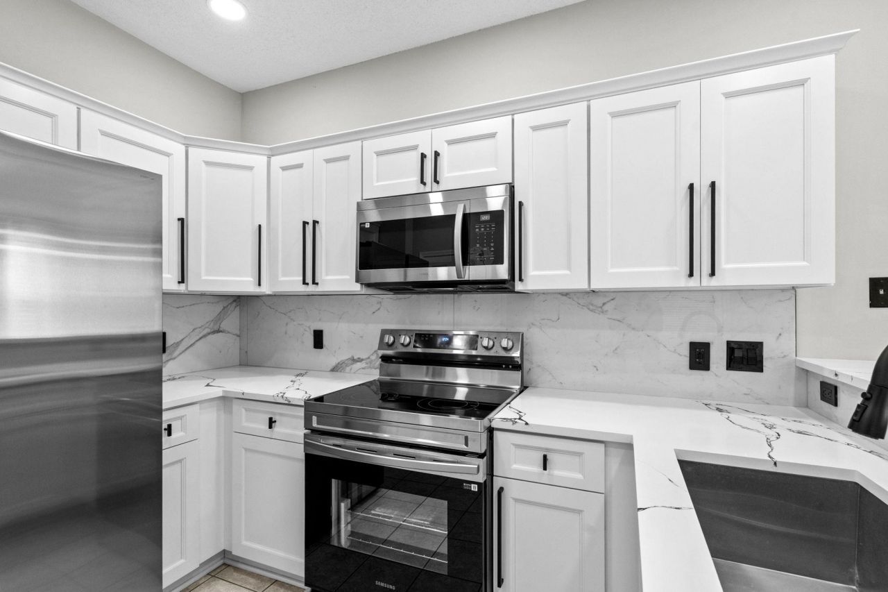 1990 Cross Gate Blvd. Photo 4