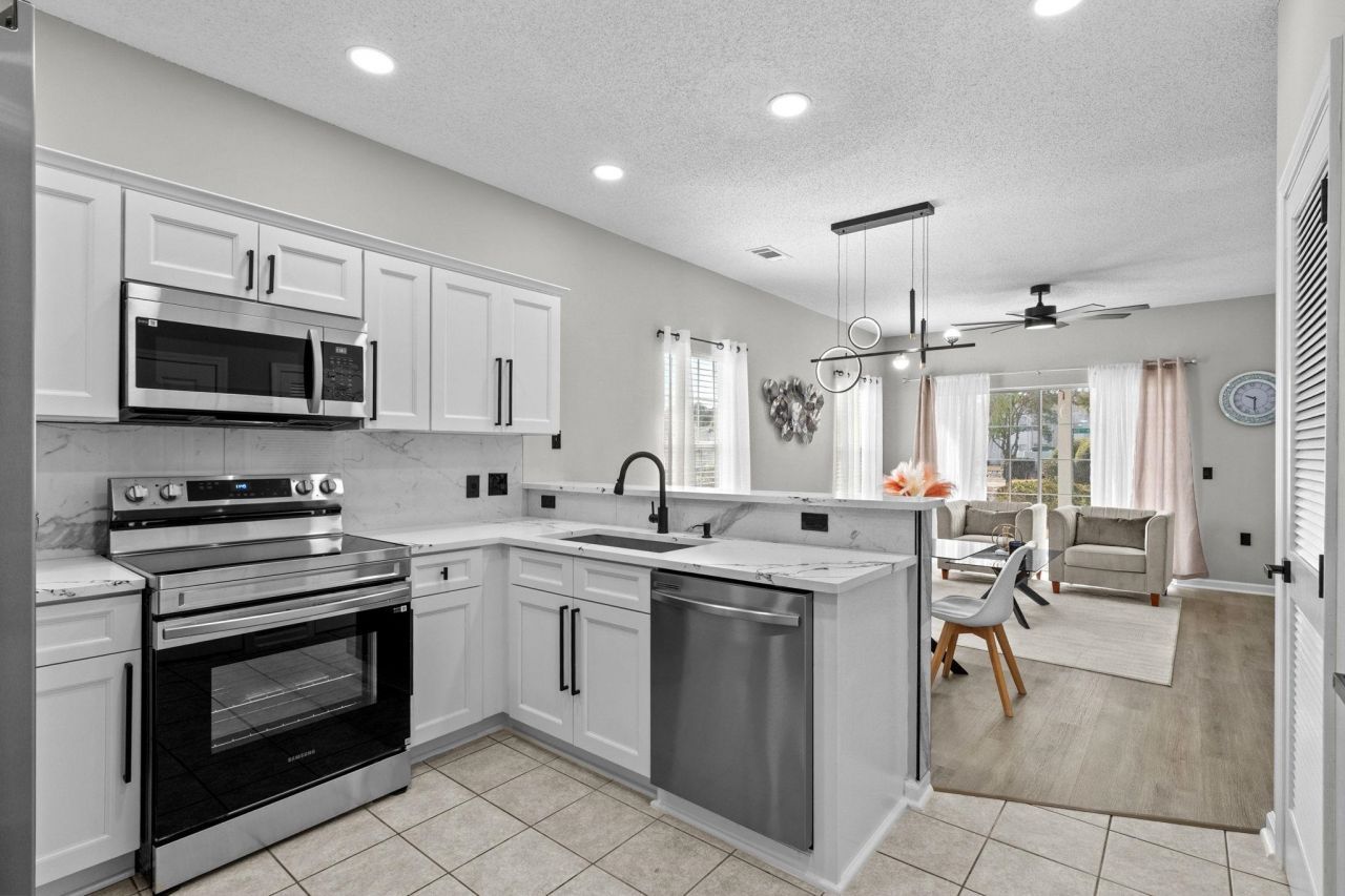 1990 Cross Gate Blvd. Photo 6