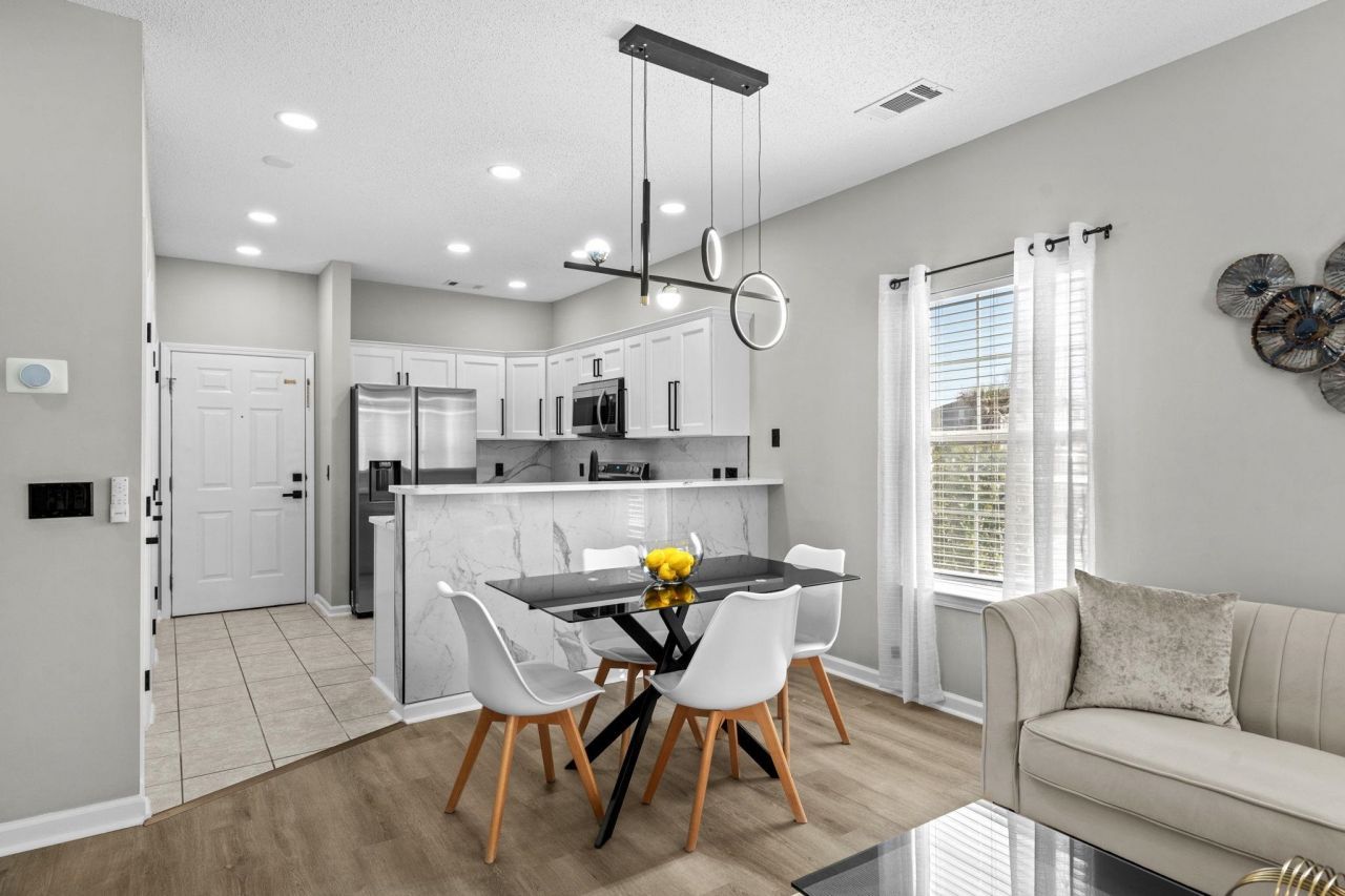 1990 Cross Gate Blvd. Photo 7