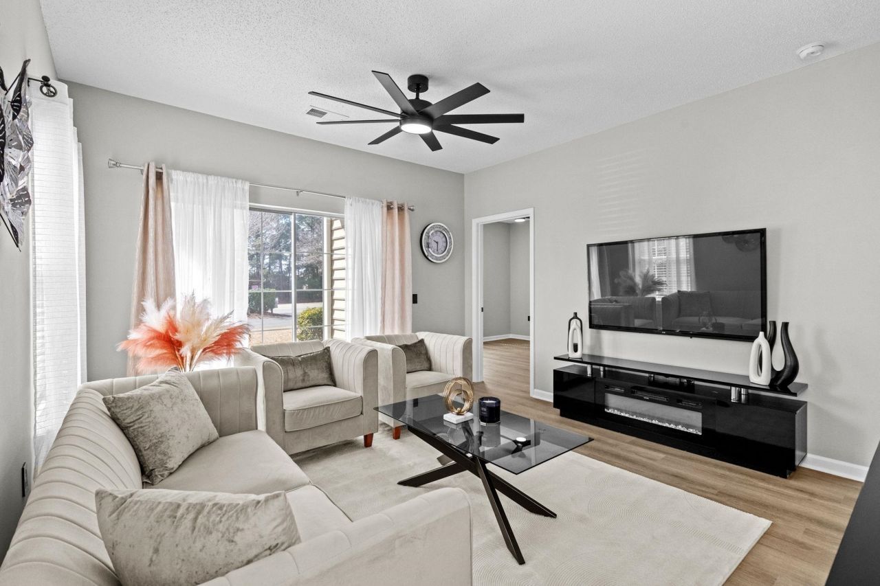 1990 Cross Gate Blvd. Photo 9