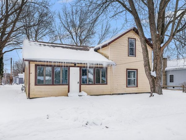 412 Oak Street, Dowagiac, MI 49047