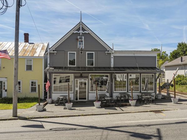 64 Main Street , Richmond, ME 04357