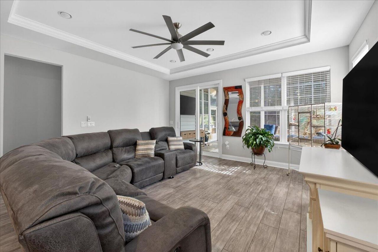 622 Beach Way Photo 8