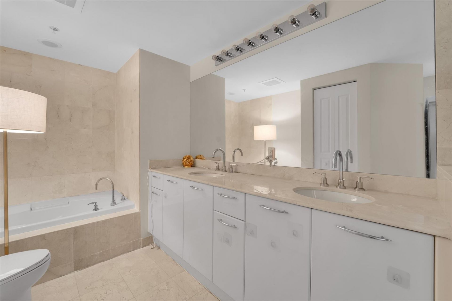 350 SE 2nd Street, Unit 850, Fort Lauderdale, FL 33301 Photo