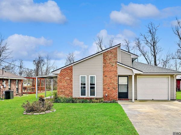 41069 Rustling Oak Dr, Prairieville, LA 70769