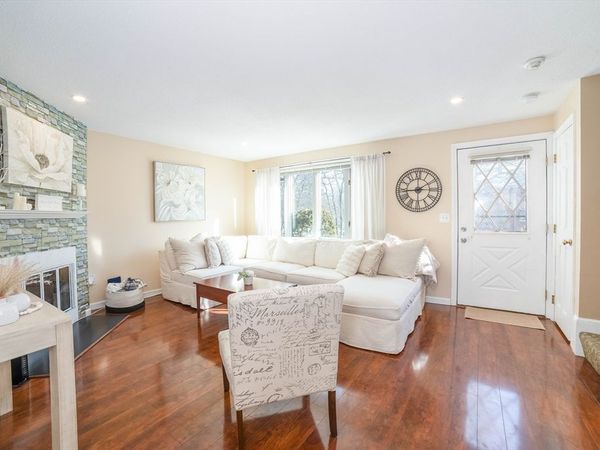 37 Scotty Hollow Dr, Unit B, Chelmsford, MA 01863