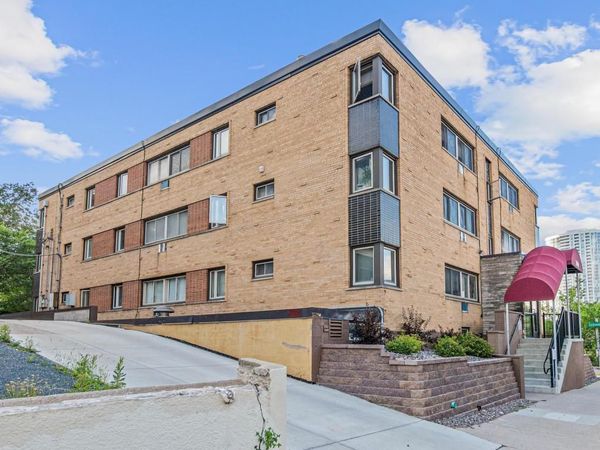 1800 Lasalle Avenue, Unit 201, Minneapolis, MN 55403