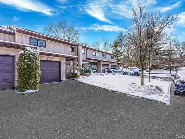105 Northgate Circle, Melville, NY 11747