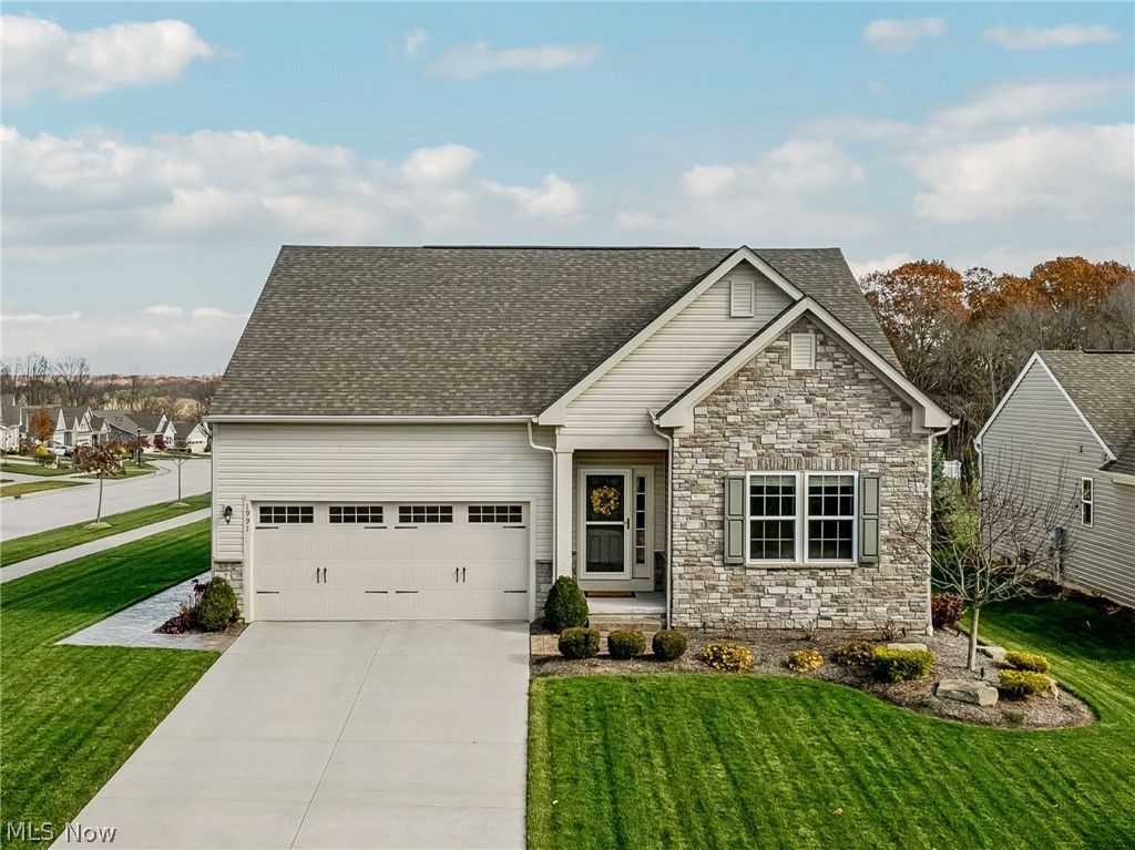 1991 Sourek Trail, Akron, OH 44313 Main Photo