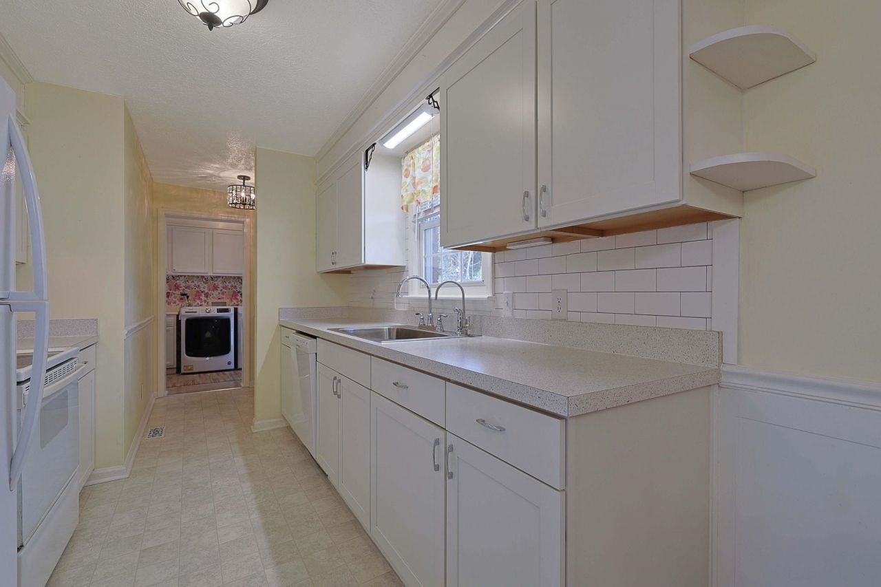 525 Sims Dr. Photo 8