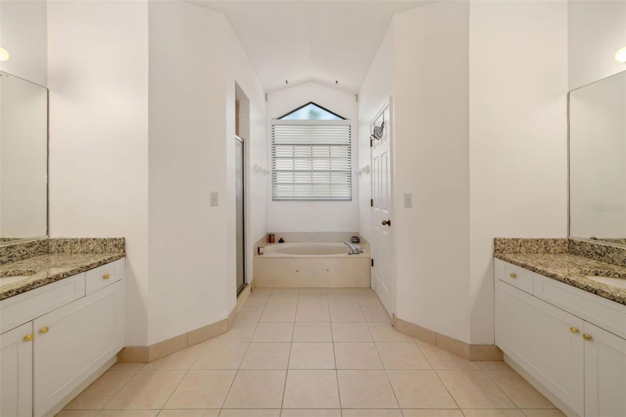 8072 Glenbrooke Lane, Sarasota, FL 34243 Photo