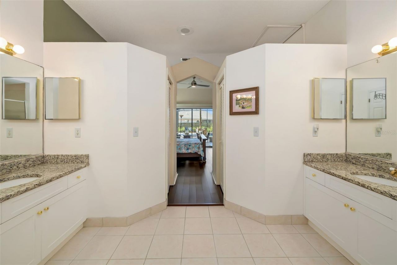 8072 Glenbrooke Lane, Sarasota, FL 34243 Photo