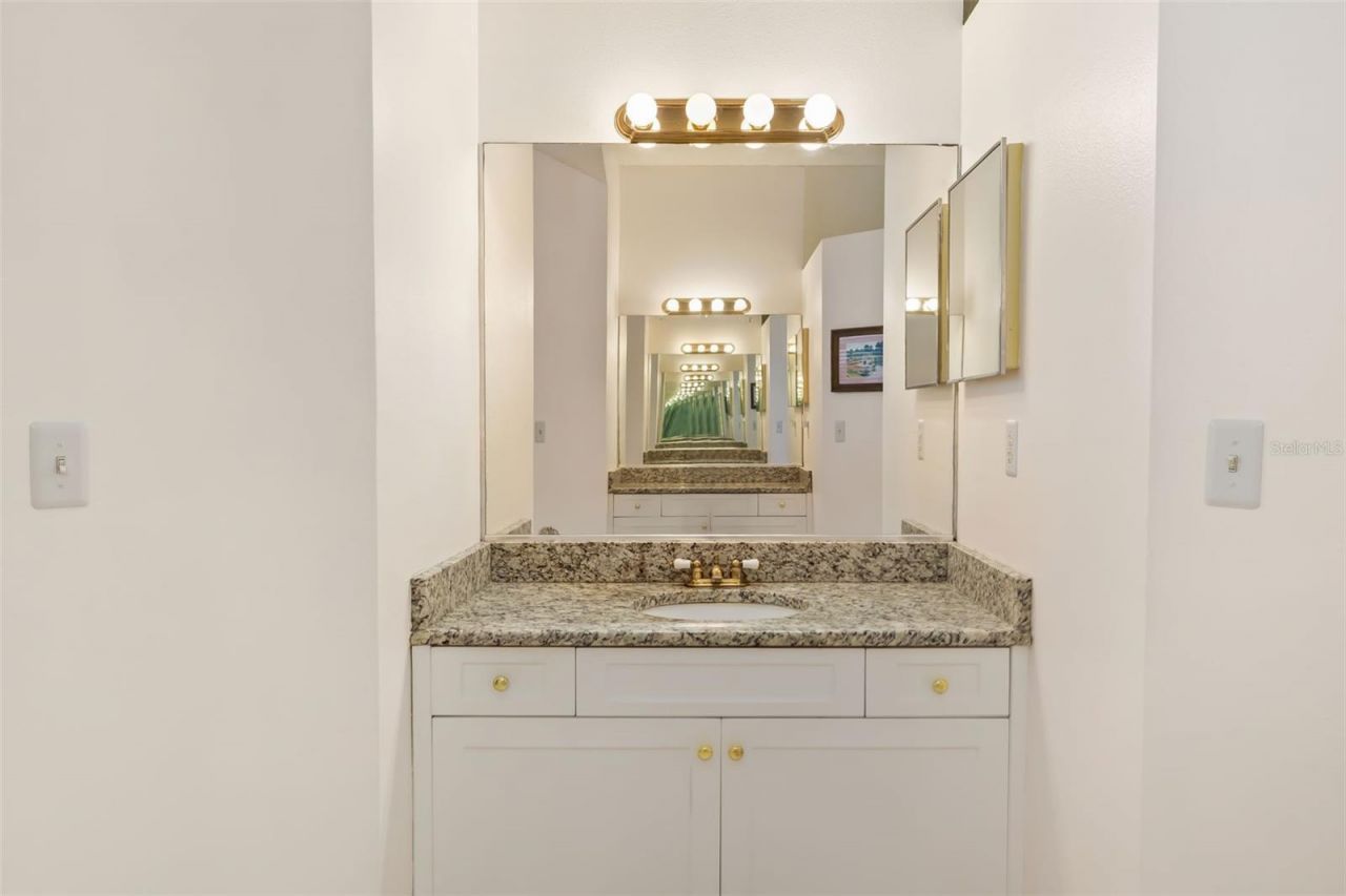 8072 Glenbrooke Lane, Sarasota, FL 34243 Photo