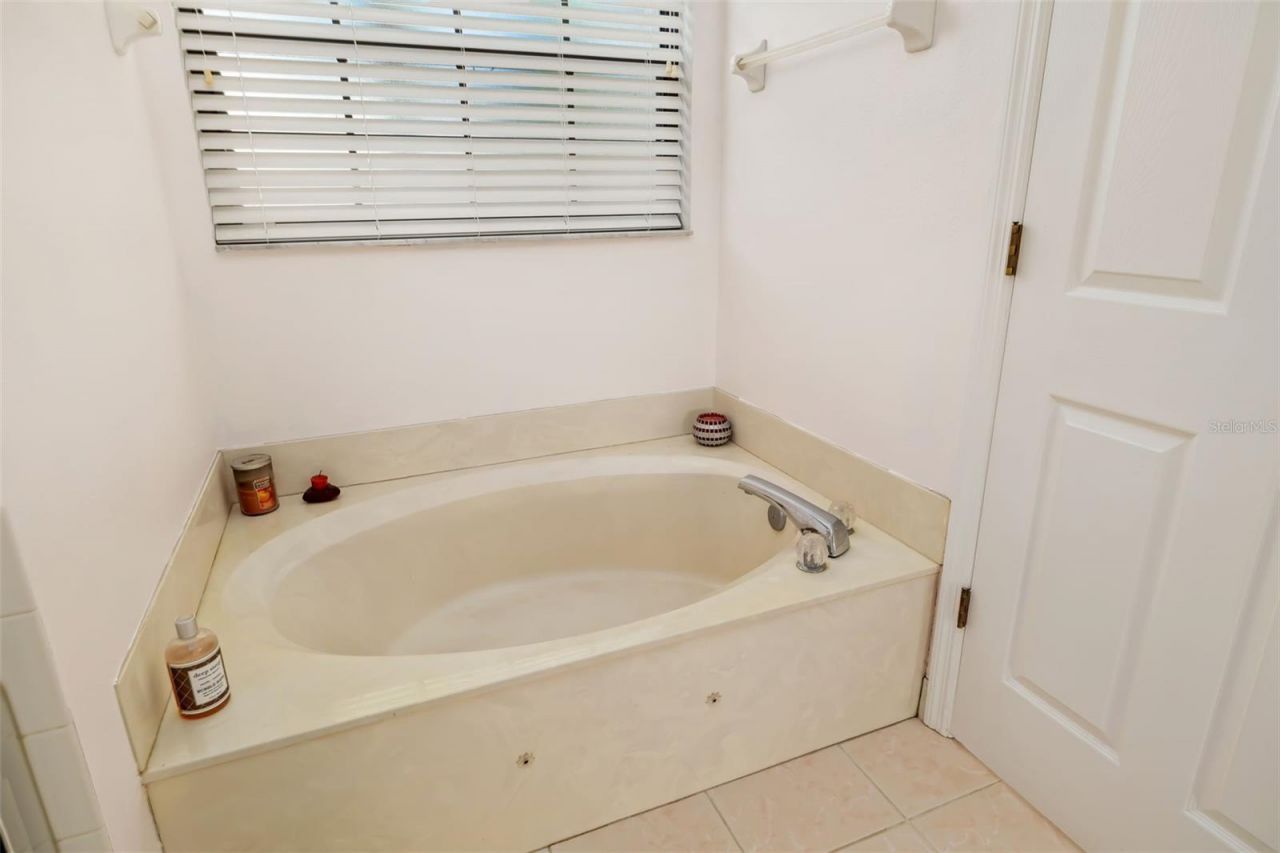 8072 Glenbrooke Lane, Sarasota, FL 34243 Photo