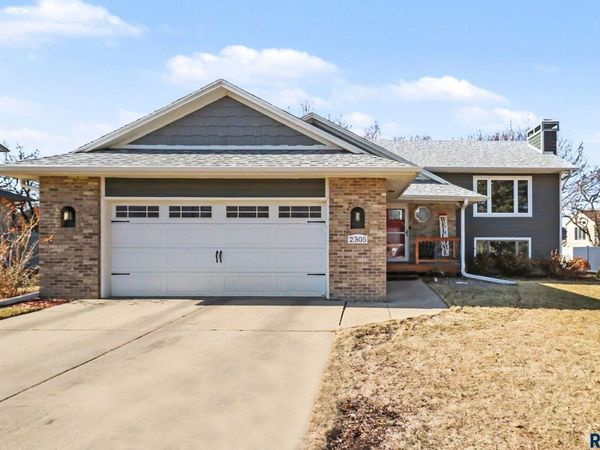 2305 S Roosevelt Ave, Sioux Falls, SD 57106