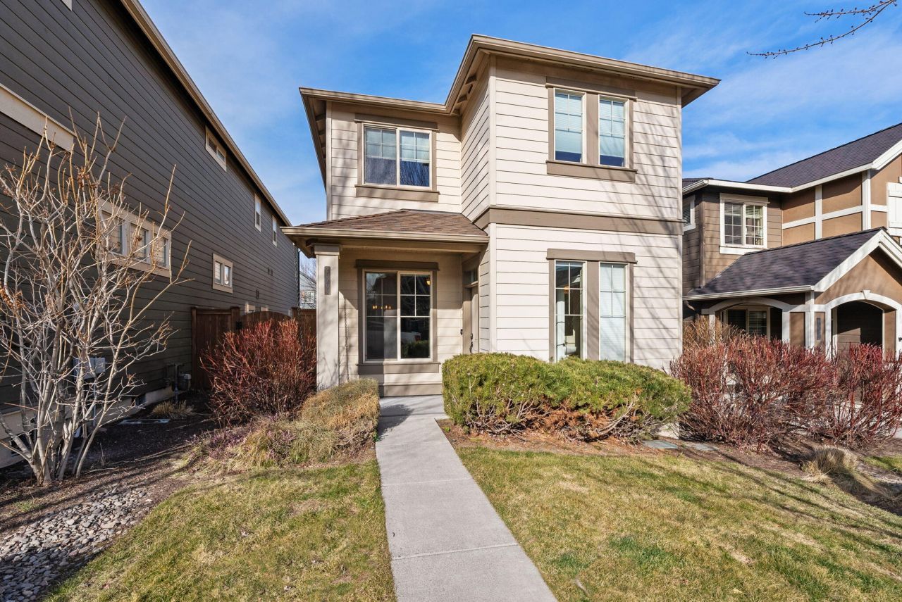 20760 NE Smoke Stack Lane, Bend, OR 97701 Main Photo