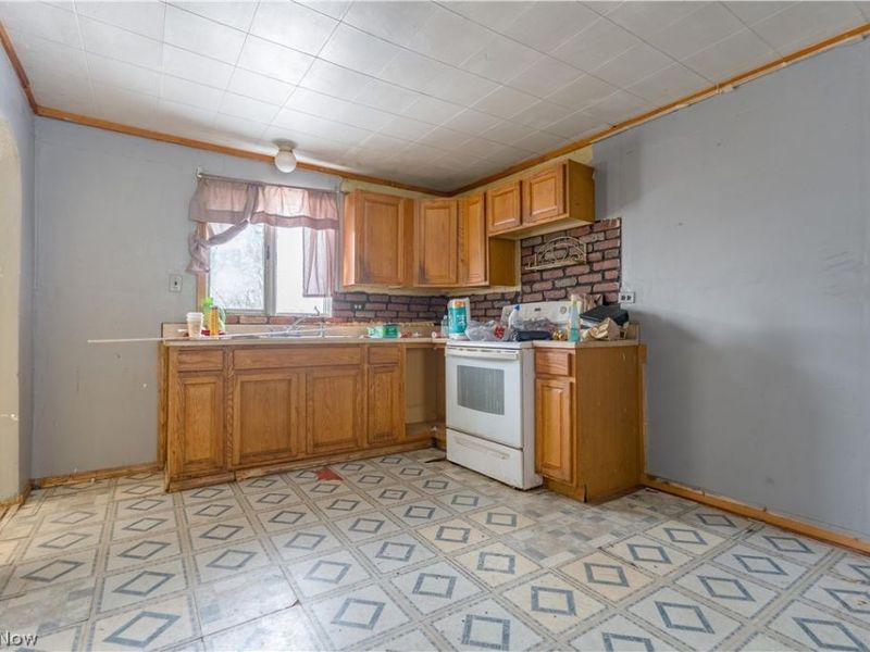 129 S Main Street, Uhrichsville, OH 44683 Photo 10