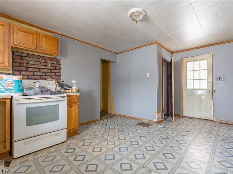 129 S Main Street, Uhrichsville, OH 44683 Photo 11