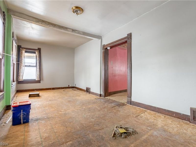 129 S Main Street, Uhrichsville, OH 44683 Photo 2