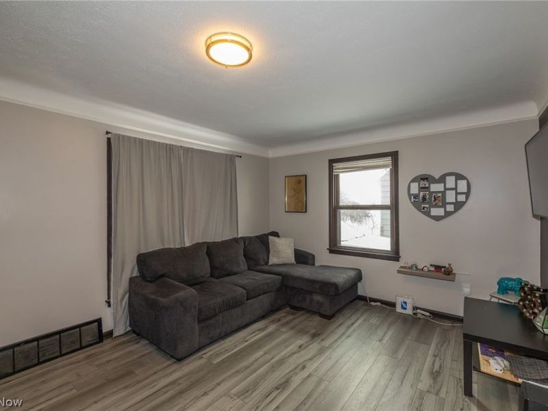 15497 Hummel Road, Brook Park, OH 44142 Photo 10