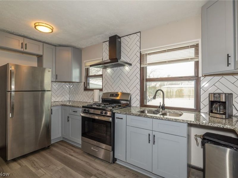 15497 Hummel Road, Brook Park, OH 44142 Photo 3