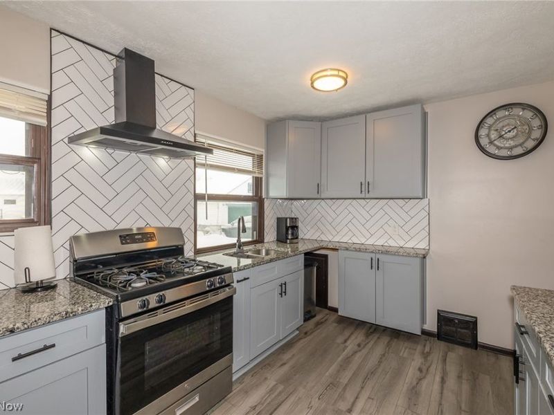 15497 Hummel Road, Brook Park, OH 44142 Photo 4