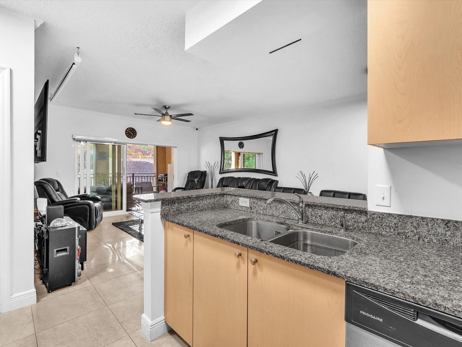 2478 Centergate Drive, Unit 202, Miramar, FL 33025 Photo