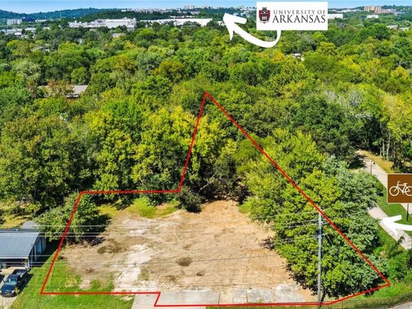 956 W Cato Springs Road , Fayetteville, AR 72701