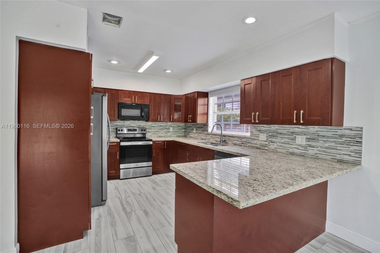 5721 SW 11th St , West Miami, FL 33144 Photo