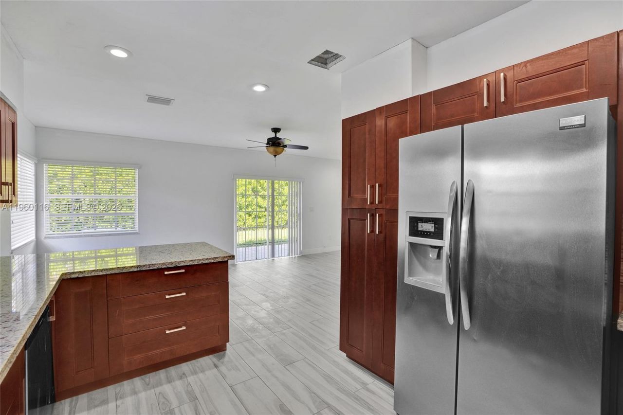 5721 SW 11th St , West Miami, FL 33144 Photo