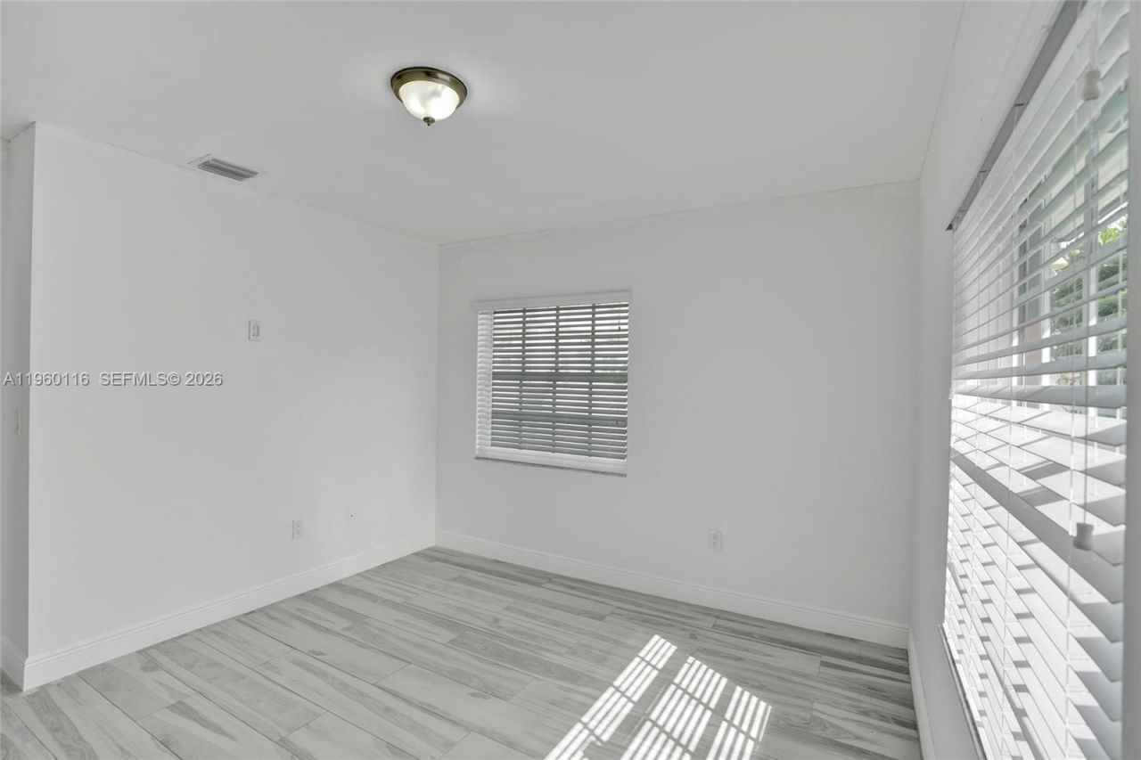 5721 SW 11th St , West Miami, FL 33144 Photo