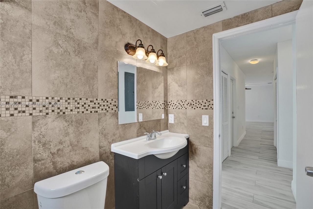 5721 SW 11th St , West Miami, FL 33144 Photo