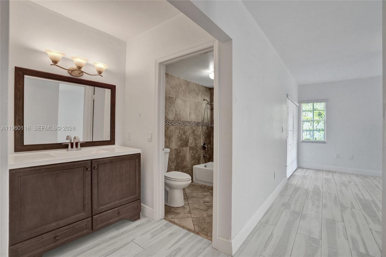 5721 SW 11th St , West Miami, FL 33144 Photo