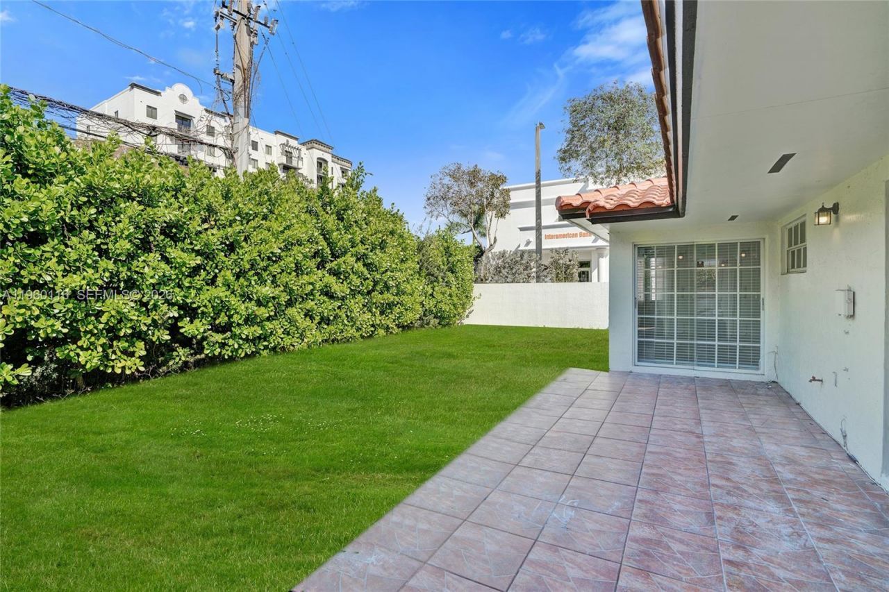 5721 SW 11th St , West Miami, FL 33144 Photo