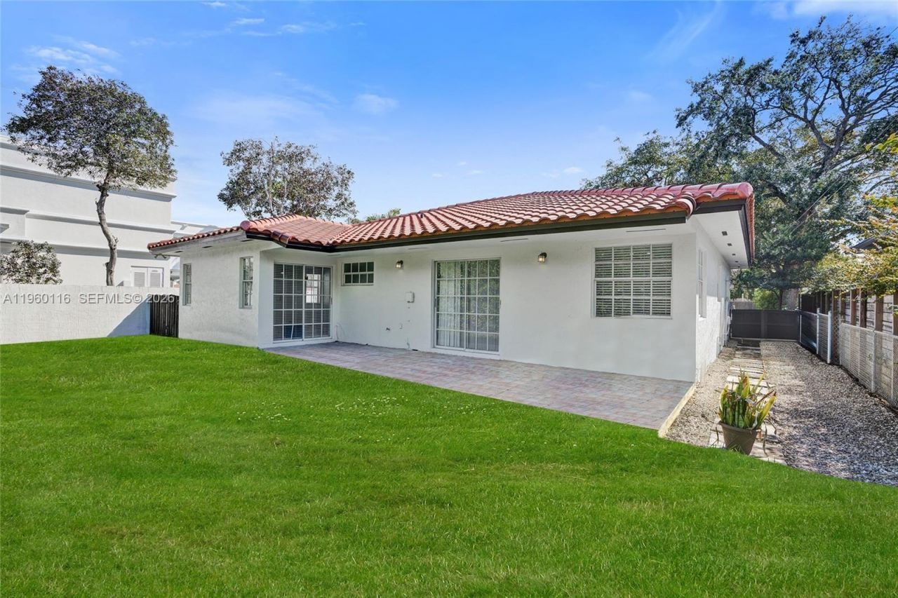 5721 SW 11th St , West Miami, FL 33144 Photo