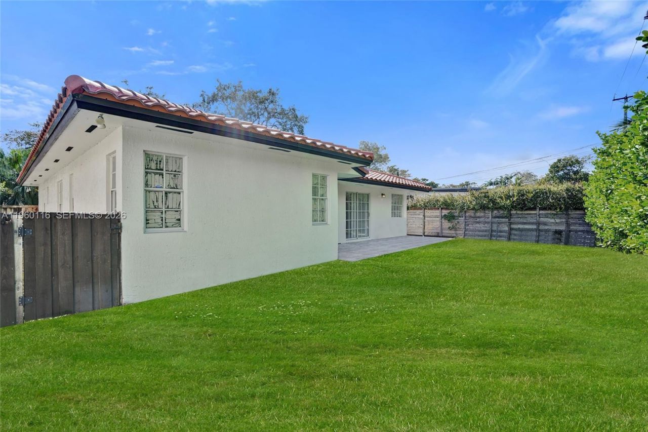 5721 SW 11th St , West Miami, FL 33144 Photo