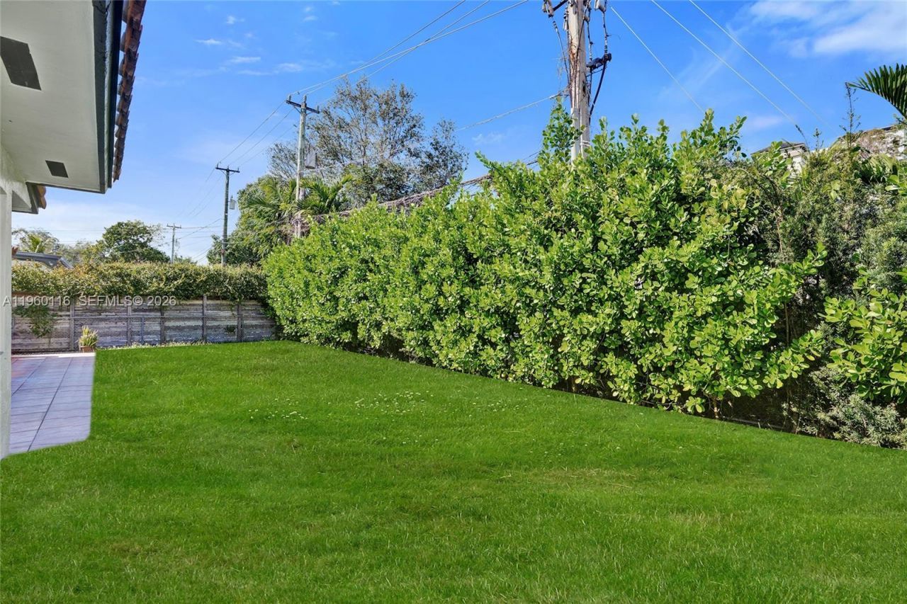 5721 SW 11th St , West Miami, FL 33144 Photo