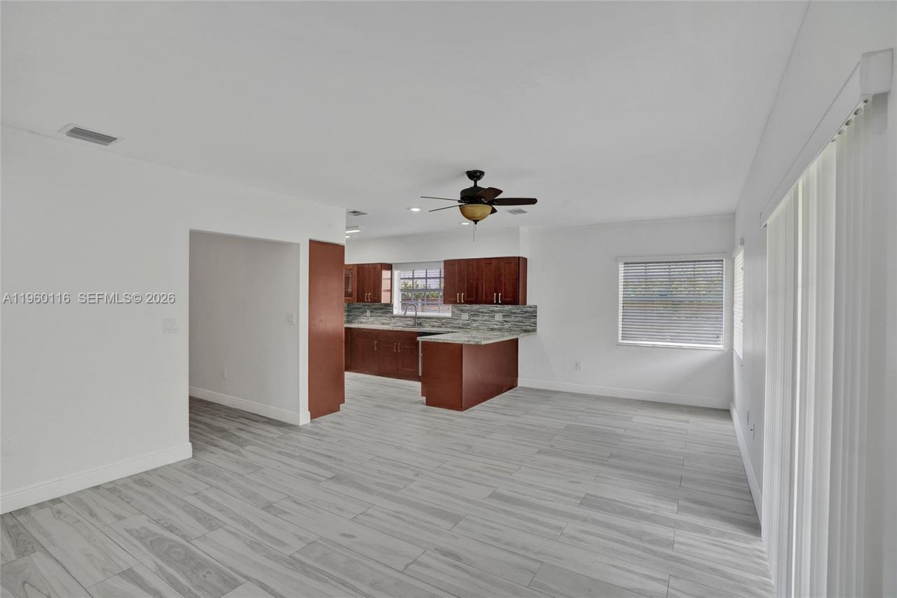 5721 SW 11th St , West Miami, FL 33144 Photo