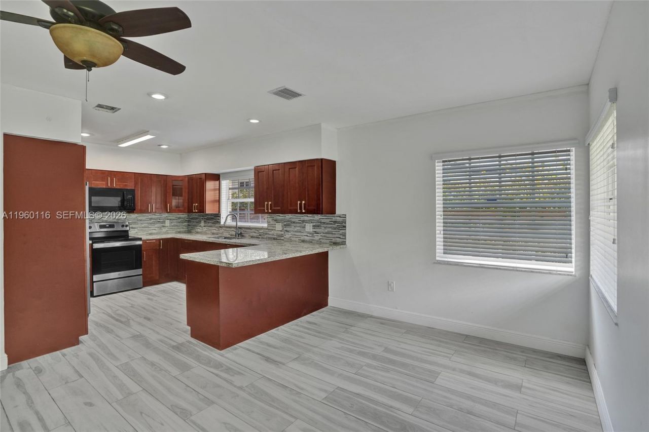 5721 SW 11th St , West Miami, FL 33144 Photo