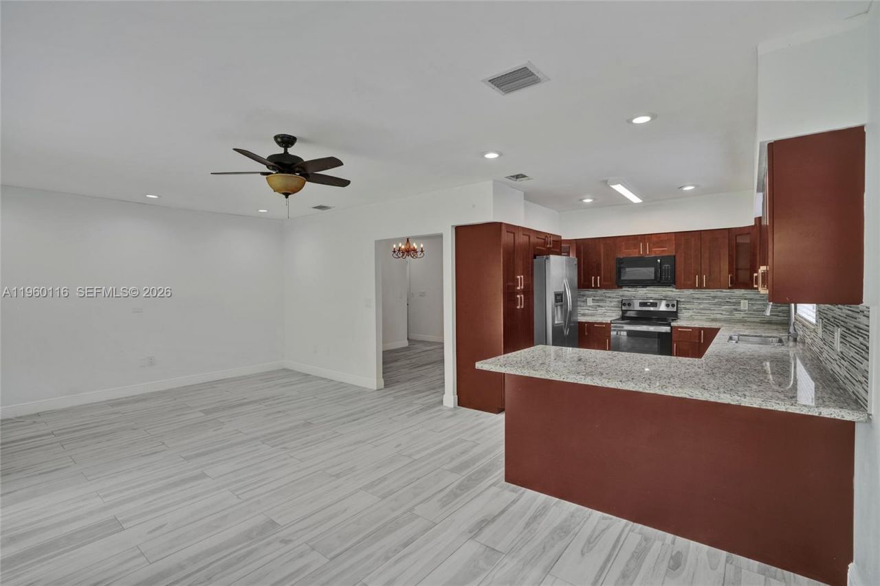 5721 SW 11th St , West Miami, FL 33144 Photo