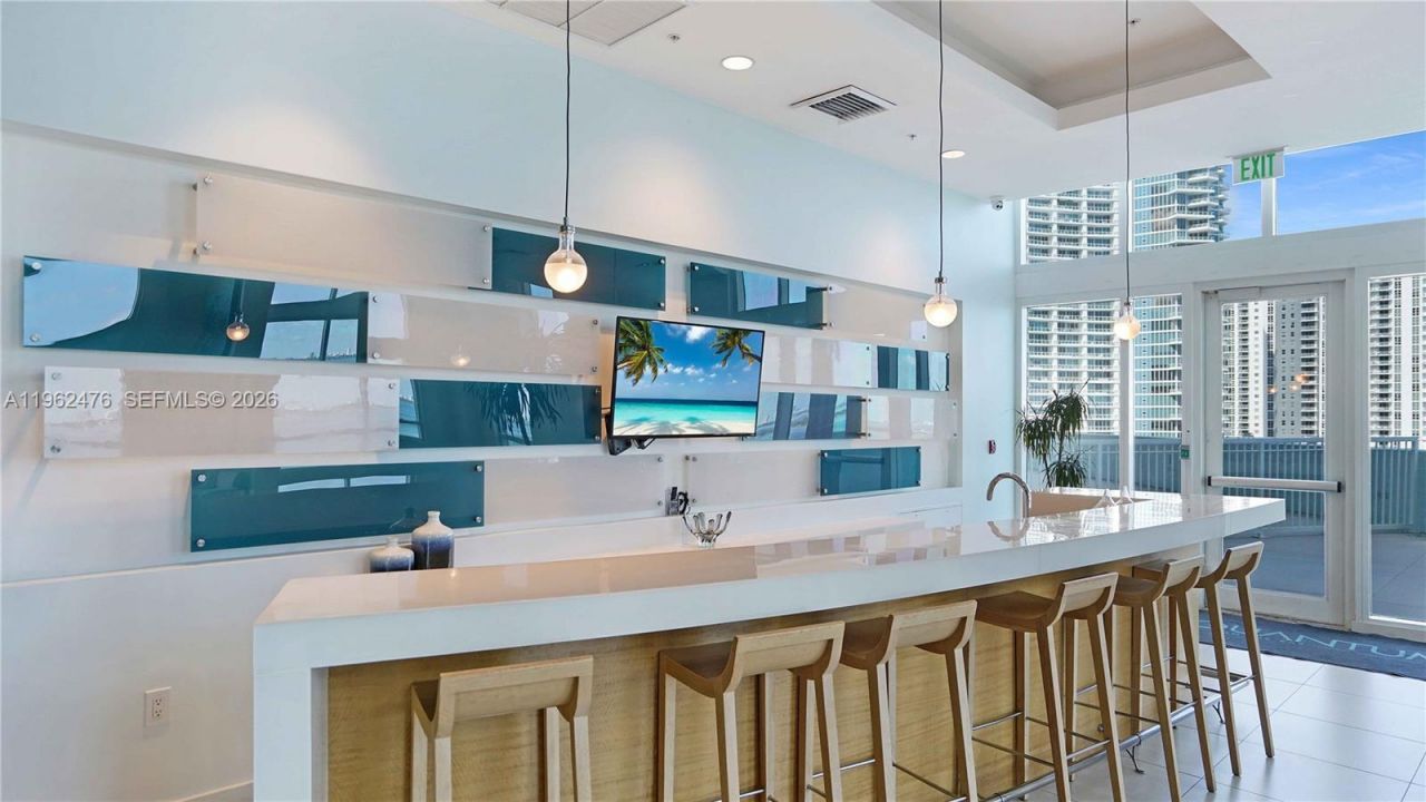 1900 N Bayshore Dr, Unit 1708, Miami, FL 33132 Photo