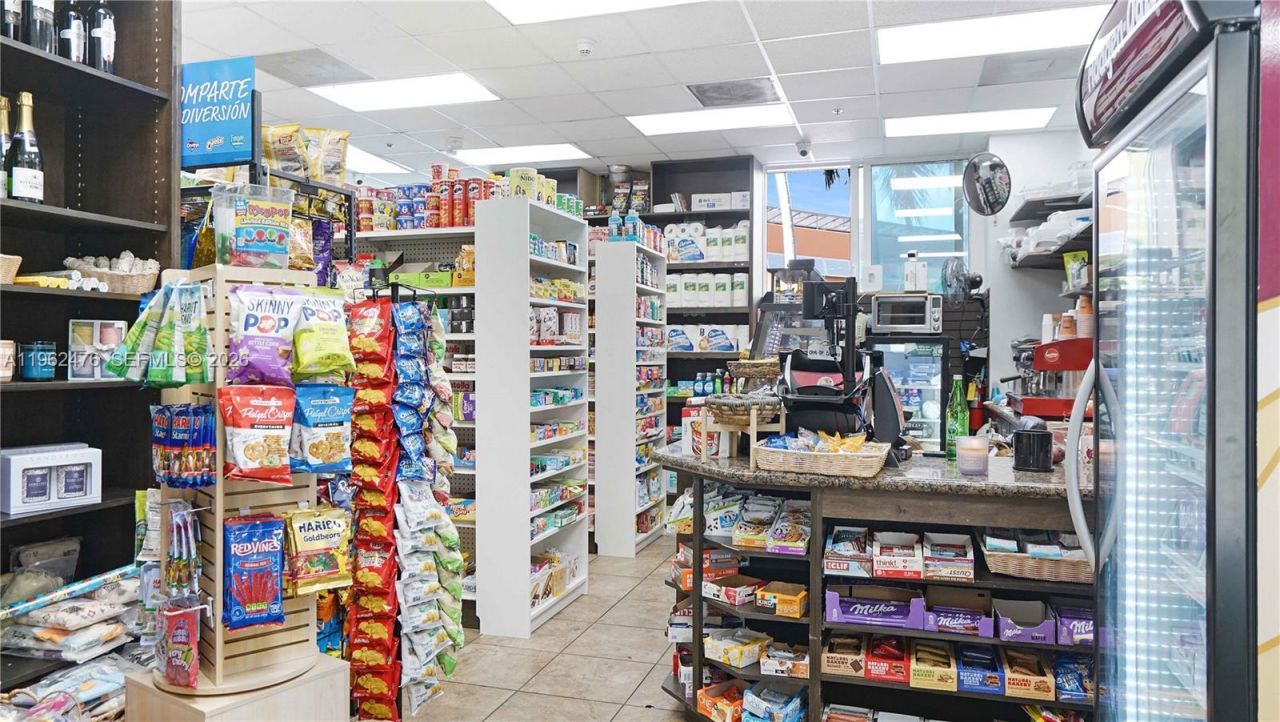 1900 N Bayshore Dr, Unit 1708, Miami, FL 33132 Photo