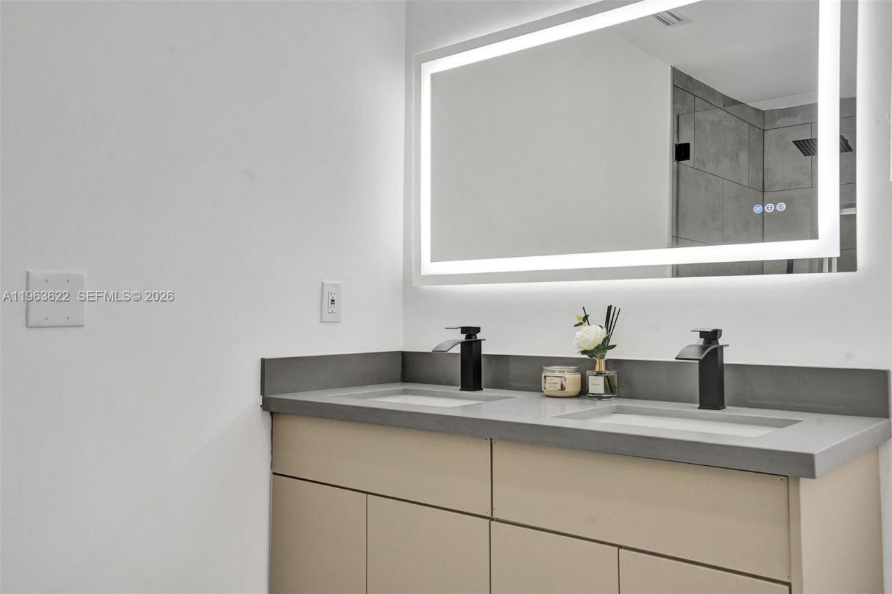 1010 N 16th Ave , Hollywood, FL 33020 Photo