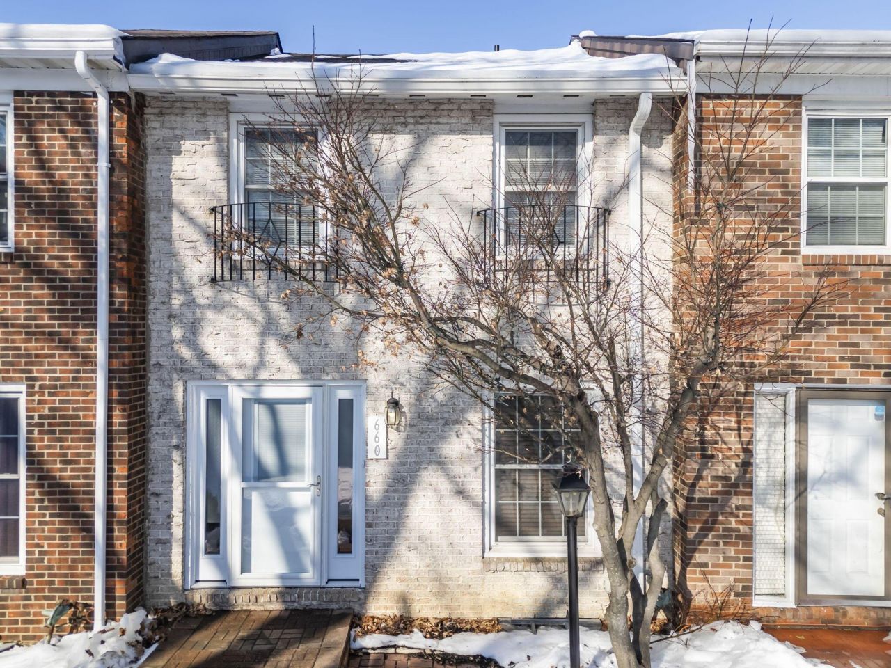 660 Dlyn Street, Columbus, OH 43228 Main Photo