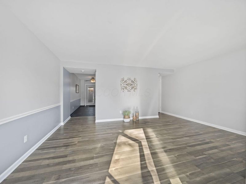 660 Dlyn Street, Columbus, OH 43228 Photo 12