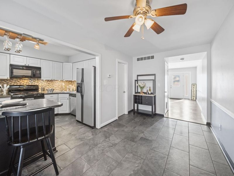 660 Dlyn Street, Columbus, OH 43228 Photo 15