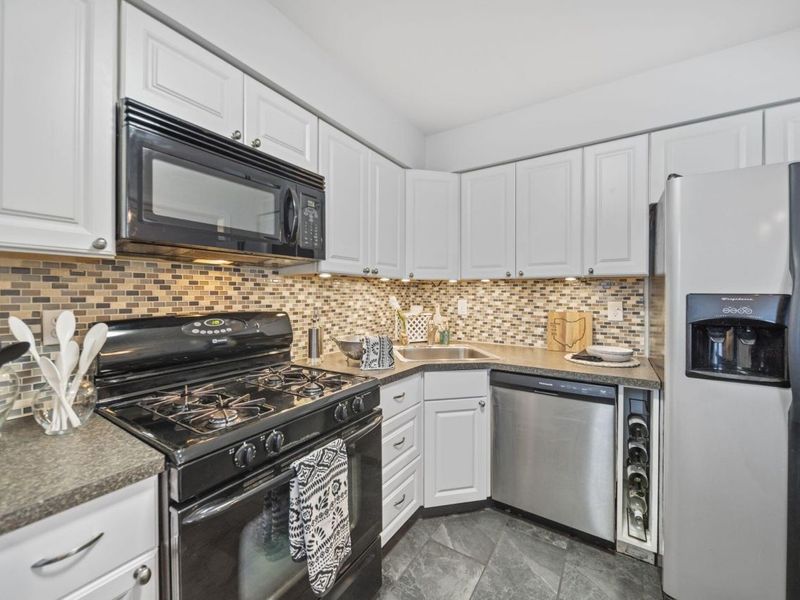 660 Dlyn Street, Columbus, OH 43228 Photo 23